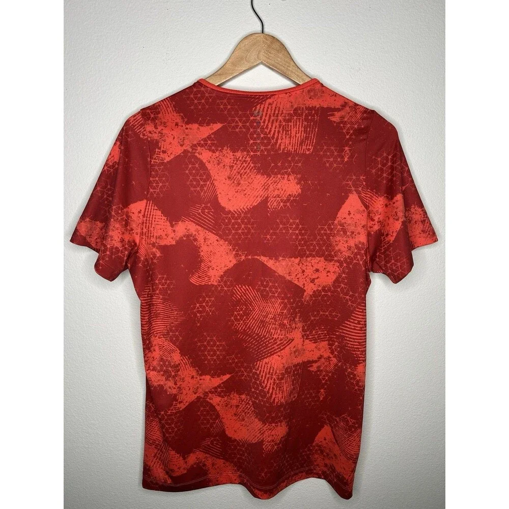 Under Armour HeatGear Mens Medium Red Rush Short Sleeve Athletic Top Gym Shirt